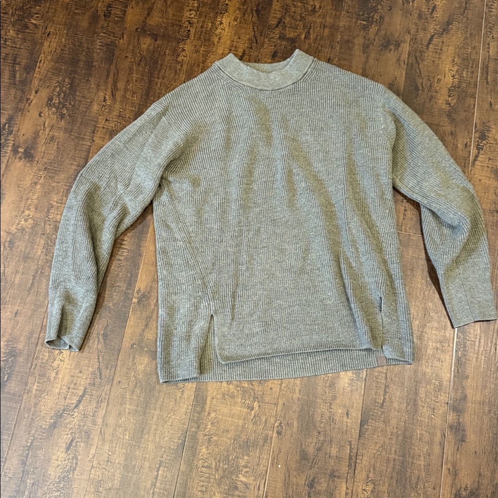 Lululemon sweater size 4